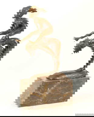 Doua fetite la joaca-statueta din bronz pe soclu de marmura