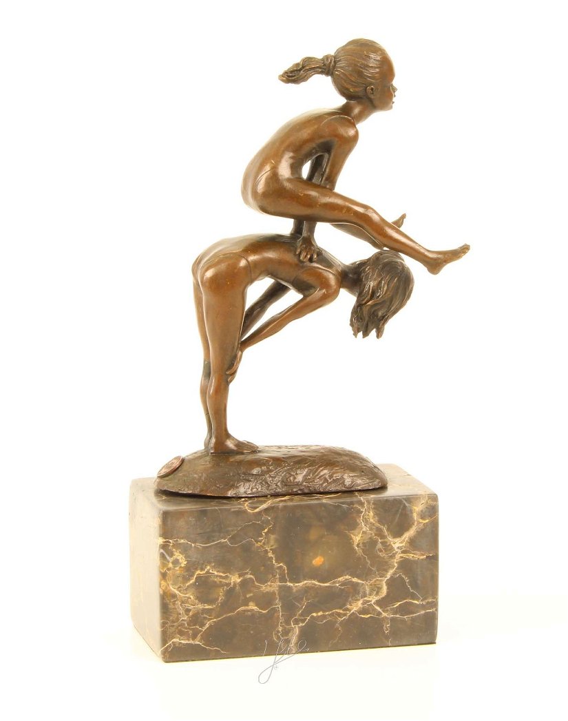 Doua fetite la joaca-statueta din bronz pe soclu de marmura