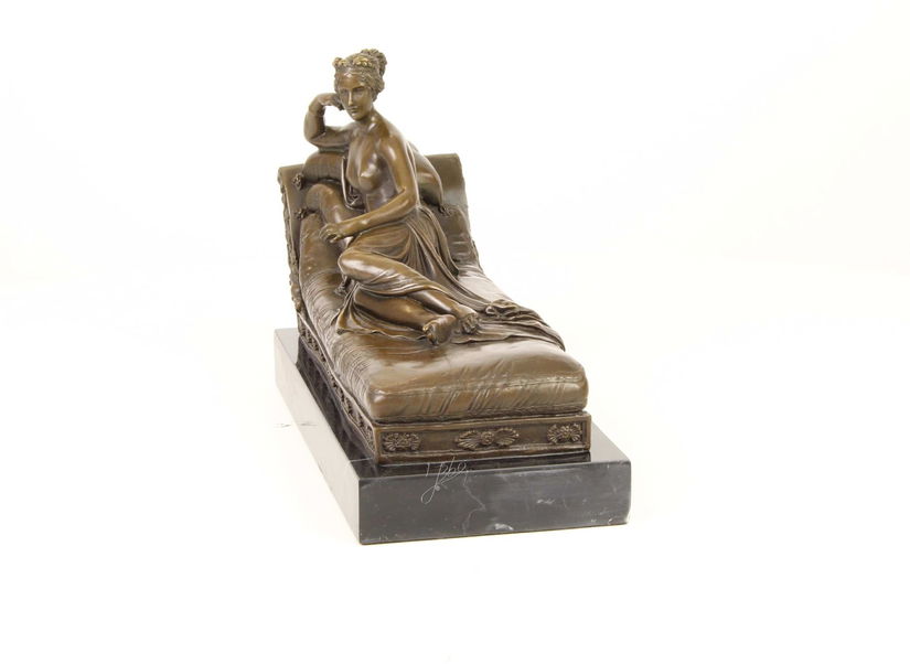 Pauline Bonaparte- statueta din bronz pe un soclu din marmura