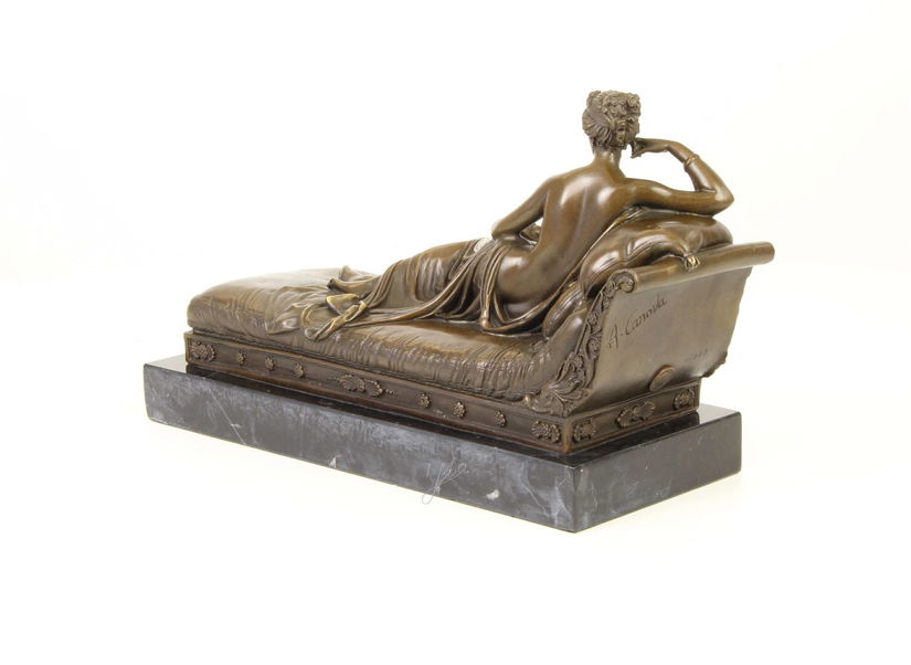 Pauline Bonaparte- statueta din bronz pe un soclu din marmura