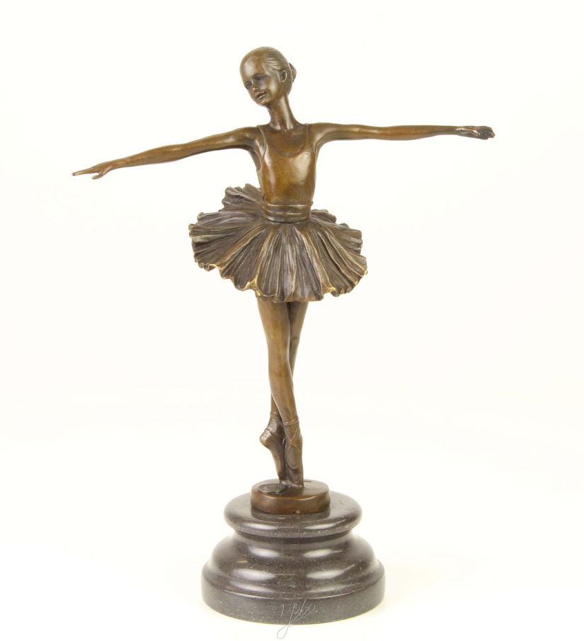 Balerina-statueta din bronz pe un soclu din marmura