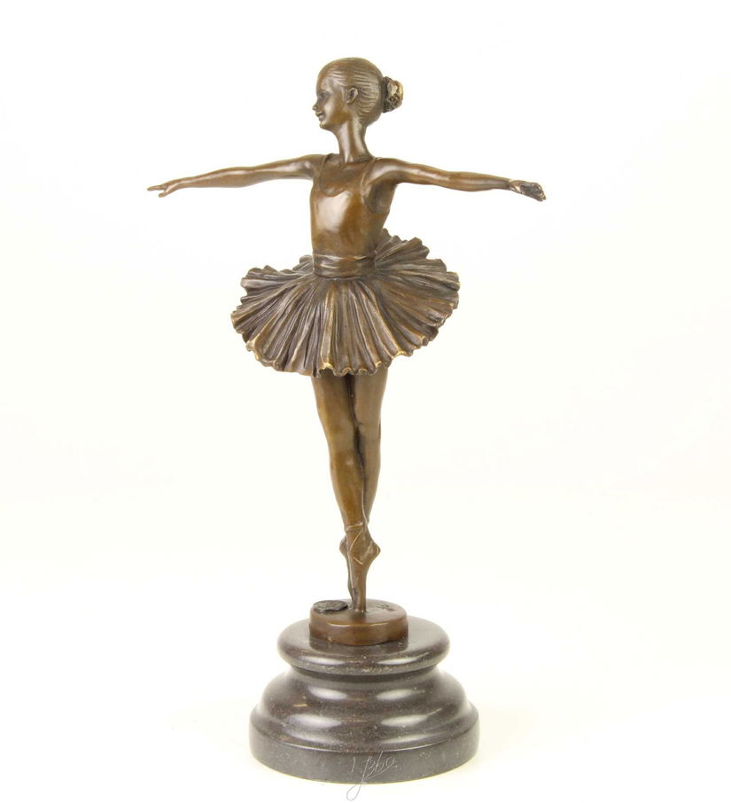 Balerina-statueta din bronz pe un soclu din marmura