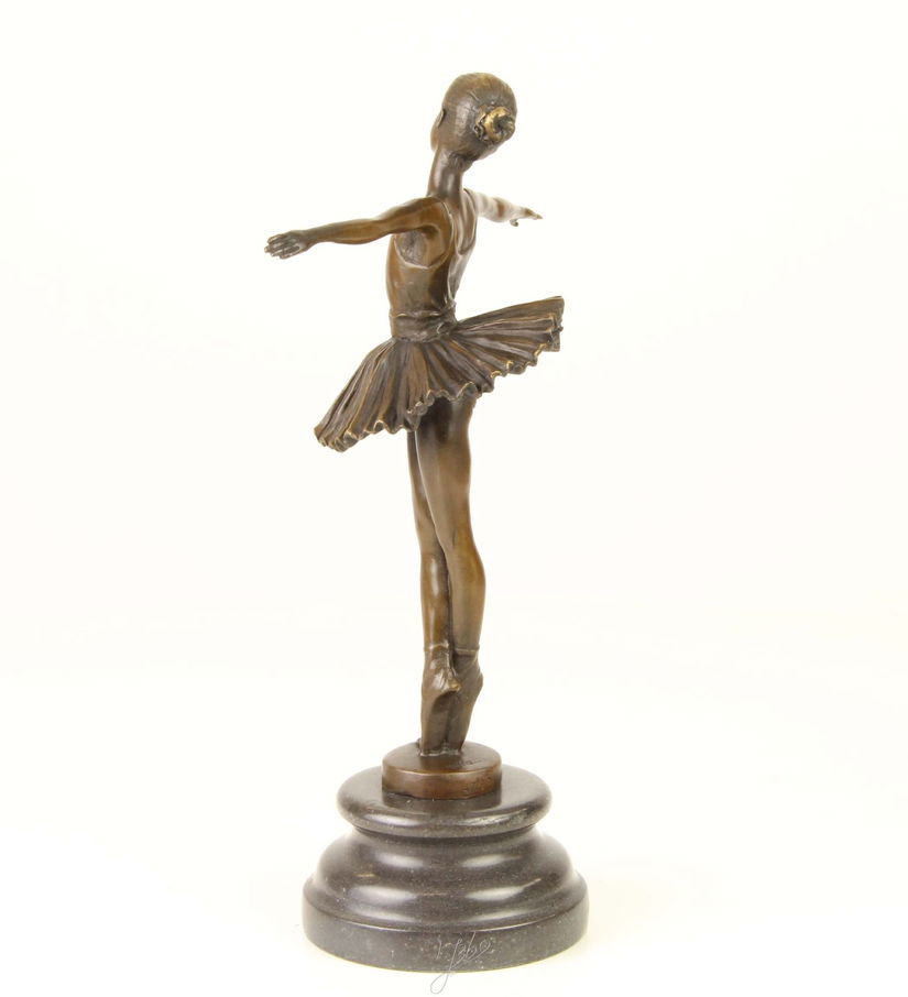 Balerina-statueta din bronz pe un soclu din marmura