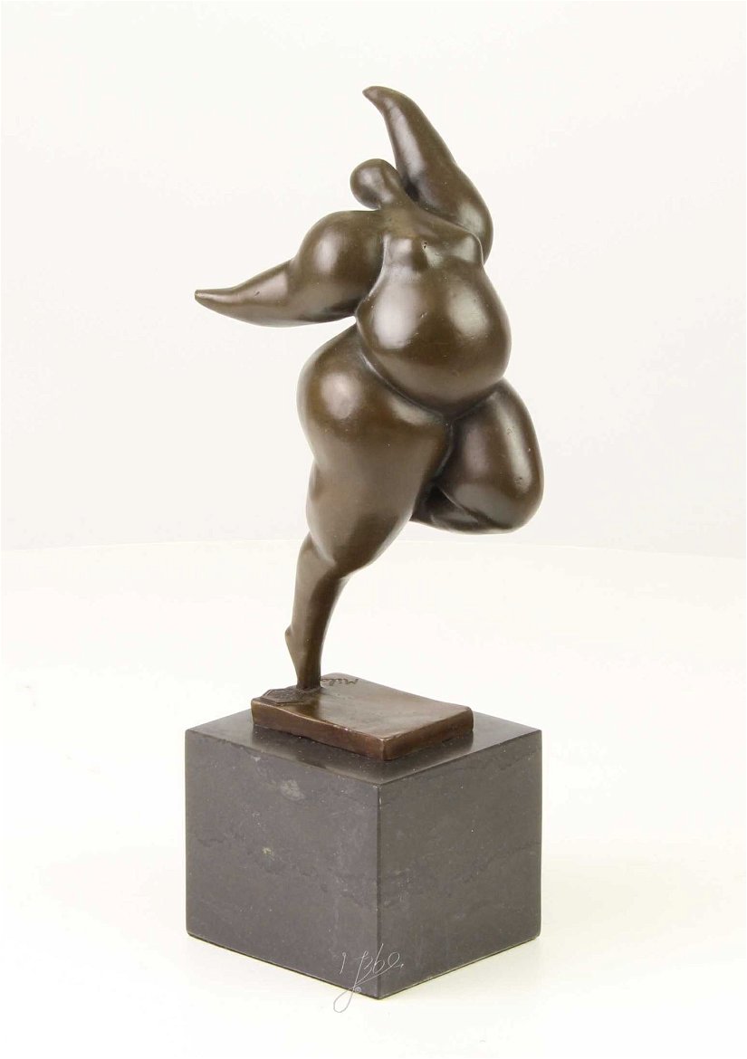 Femeie nud-statueta moderna din bronz pe un soclu din marmura