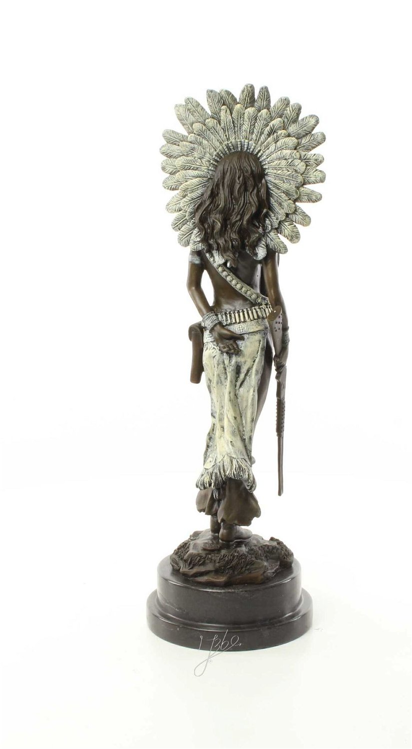 Indianca cu pene- statueta din bronz pe un soclu din marmura