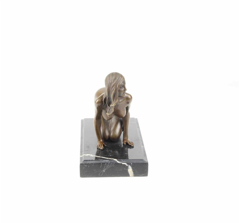 Nud- statueta din bronz pe soclu din marmura