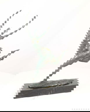 Nud -statueta din bronz moderna din bronz pe un soclu din marmura