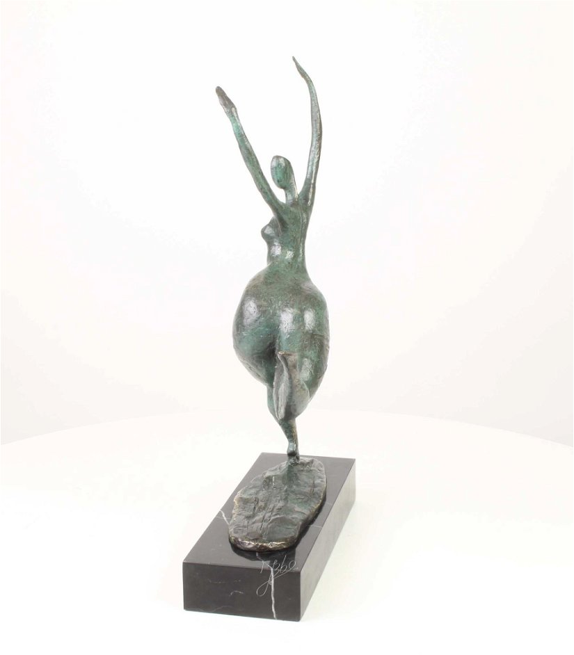 Nud -statueta din bronz moderna din bronz pe un soclu din marmura