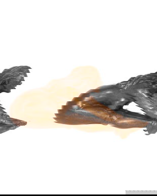 Nud intins- statueta din bronz pe un soclu din marmura