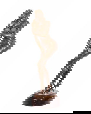 Striptease - statueta din bronz pe un soclu din marmura