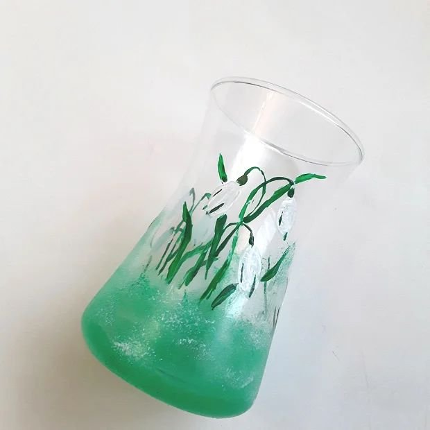 Vaza micuta din sticla pictata cu ghiocei