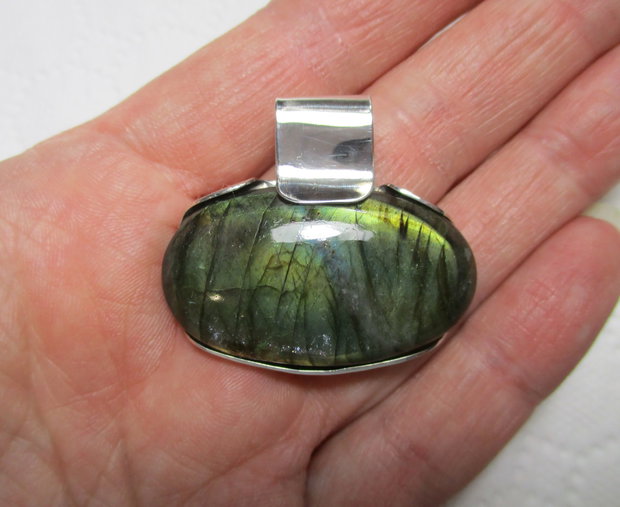 Pandantiv argint si labradorit oval verde