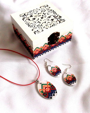 set cadou cu motiv traditional  42702