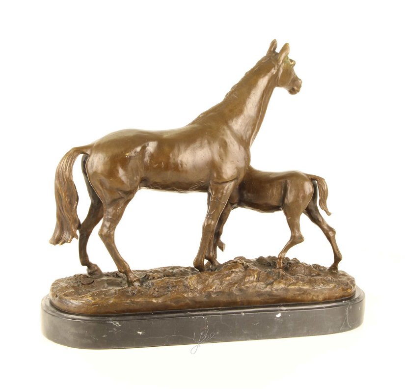 Cal cu manzul- statueta din bronz pe soclu din marmura