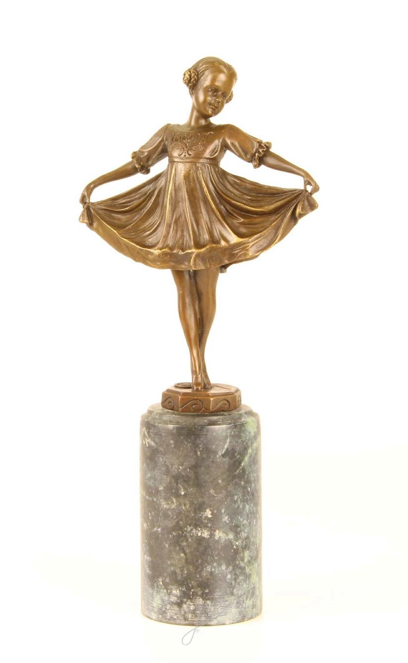 Fetita- statueta din bronz pe soclu din marmura