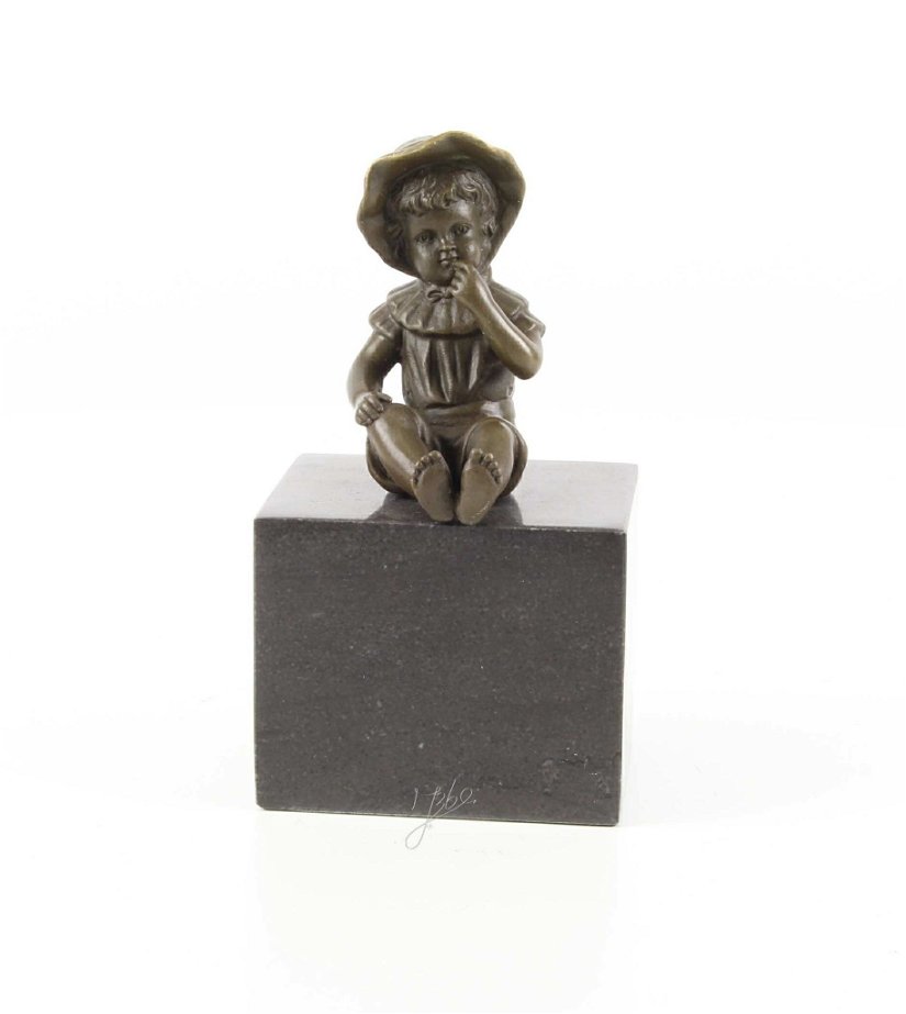 Fetita stand- statueta din bronz pe soclu din marmura