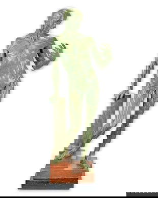 Nud modern- statueta mare din bronz verzui pe soclu din marmura