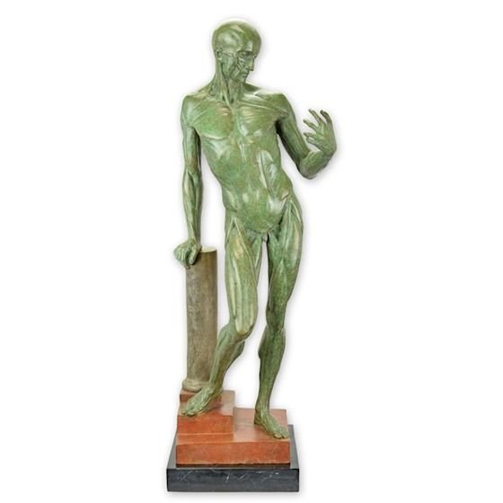 Nud modern- statueta mare din bronz verzui pe soclu din marmura
