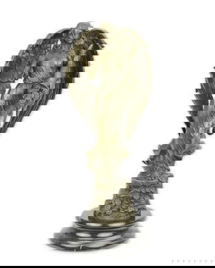 Zeita Fortuna- statueta din bronz pe soclu din marmura