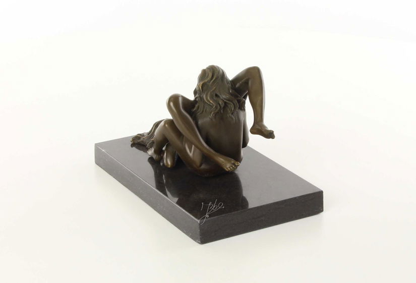 Doua femei - statueta erotica din bronz pe soclu din marmura