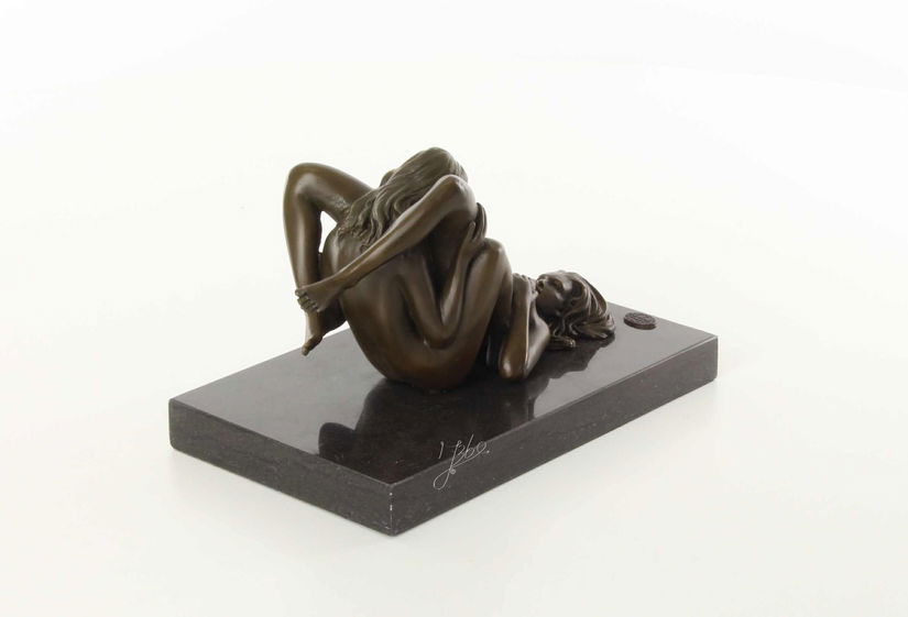 Doua femei - statueta erotica din bronz pe soclu din marmura
