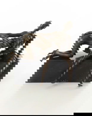 Cuplu facand dragoste - statueta erotica din bronz pe soclu din marmura