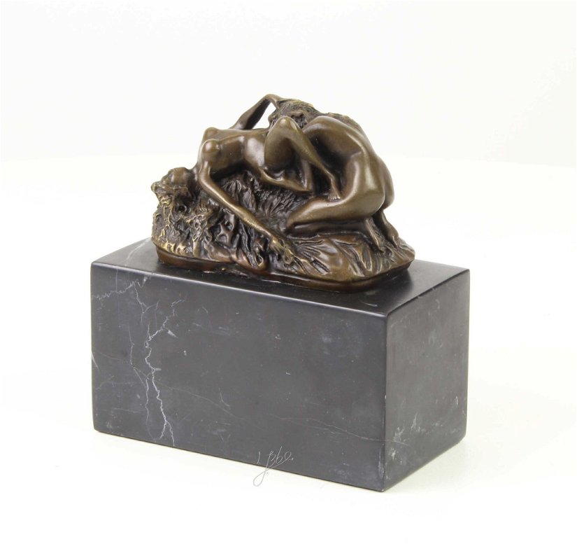 Cuplu facand dragoste - statueta erotica din bronz pe soclu din marmura