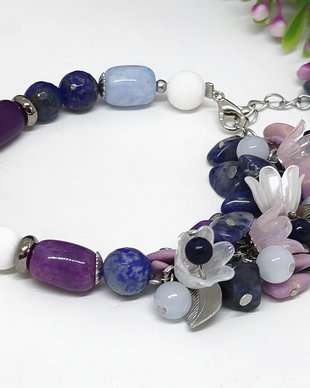 Bratara asimetrica floral /lapis lazuli,sodalit , jad si muscovit