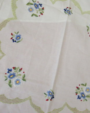 Napron broderie manuala  si ajur