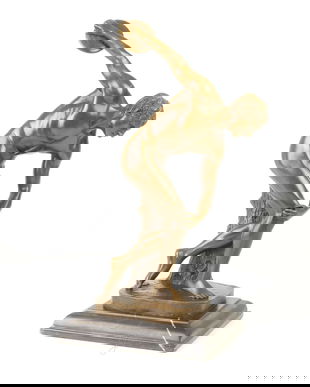 Omul cu disc - statueta din bronz pe soclu din marmura