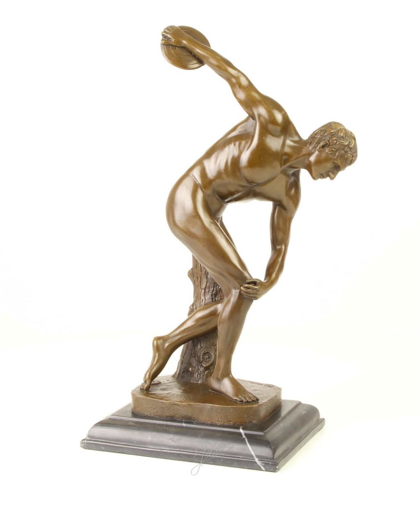 Omul cu disc - statueta din bronz pe soclu din marmura