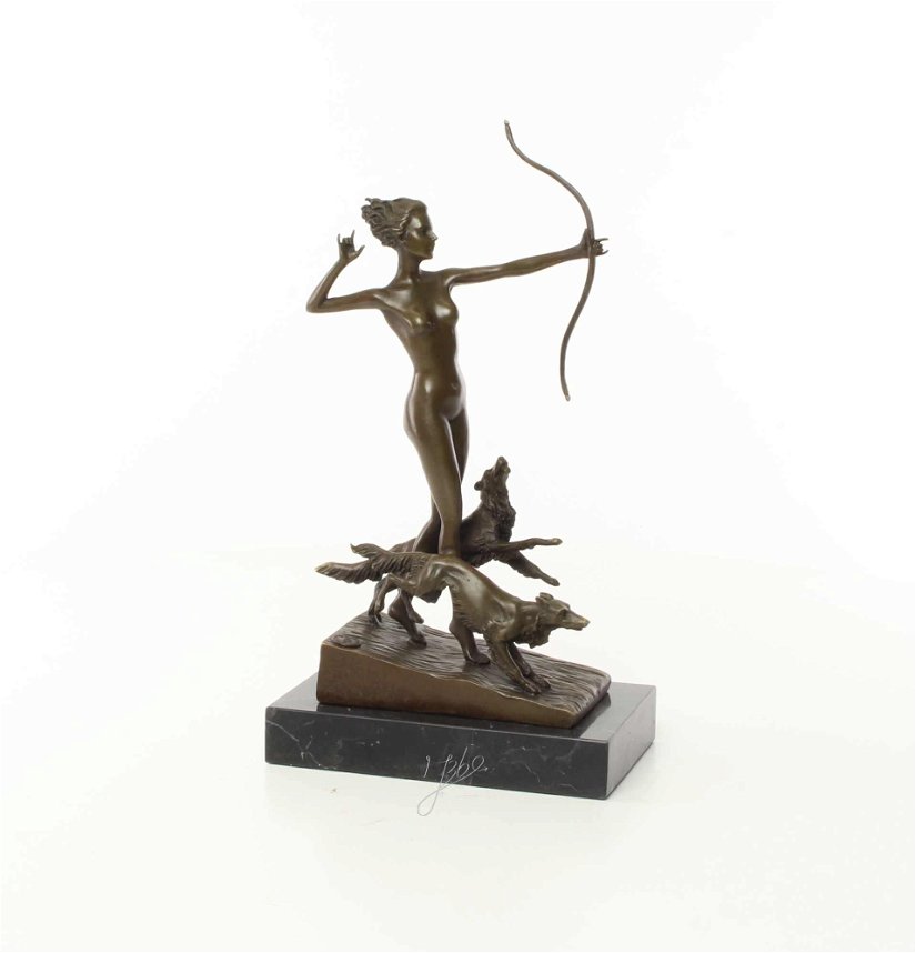 Zeita Diana cu cainii - statueta din bronz pe soclu din marmura