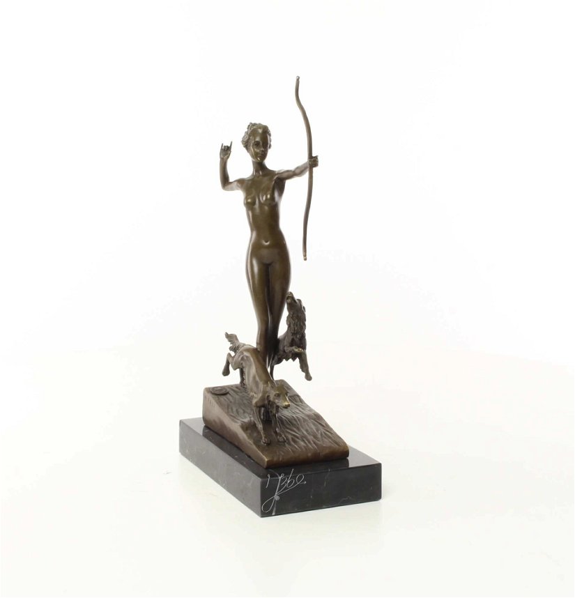 Zeita Diana cu cainii - statueta din bronz pe soclu din marmura