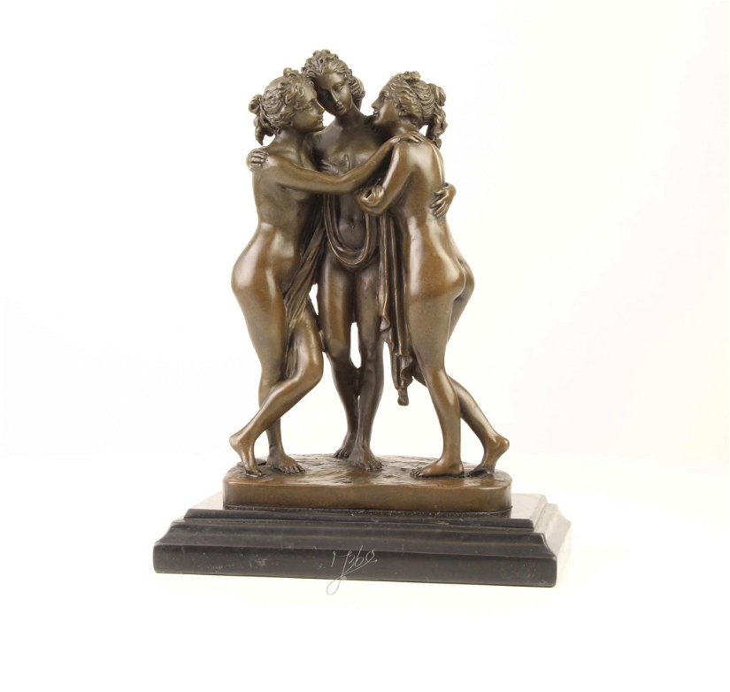 Trei Gratii-statueta din bronz pe un soclu din marmura