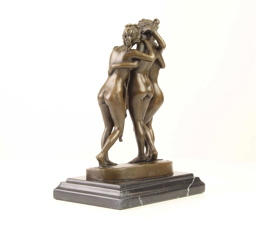 Trei Gratii-statueta din bronz pe un soclu din marmura