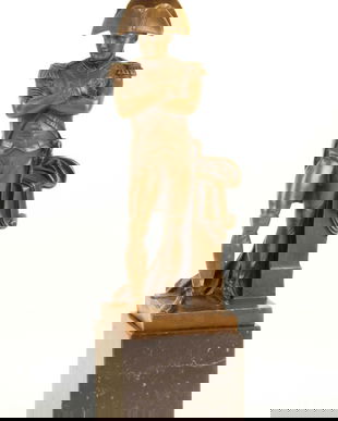 Napoleon -statueta din bronz pe un soclu din marmura
