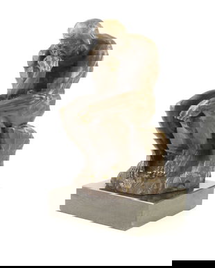 Ganditorul-statueta din bronz pe un soclu din marmura