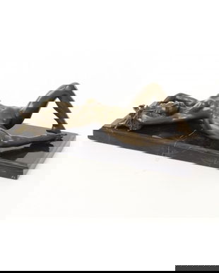 Femeie intinsa - statueta erotica din bronz pe soclu din