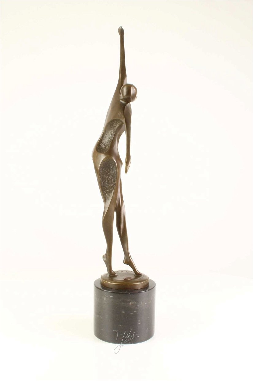 Barbat dansand-statueta moderna din bronz pe un soclu din marmura
