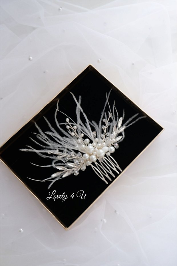 RUTH - Agrafa eleganta cu perle albe și pietricele si pene