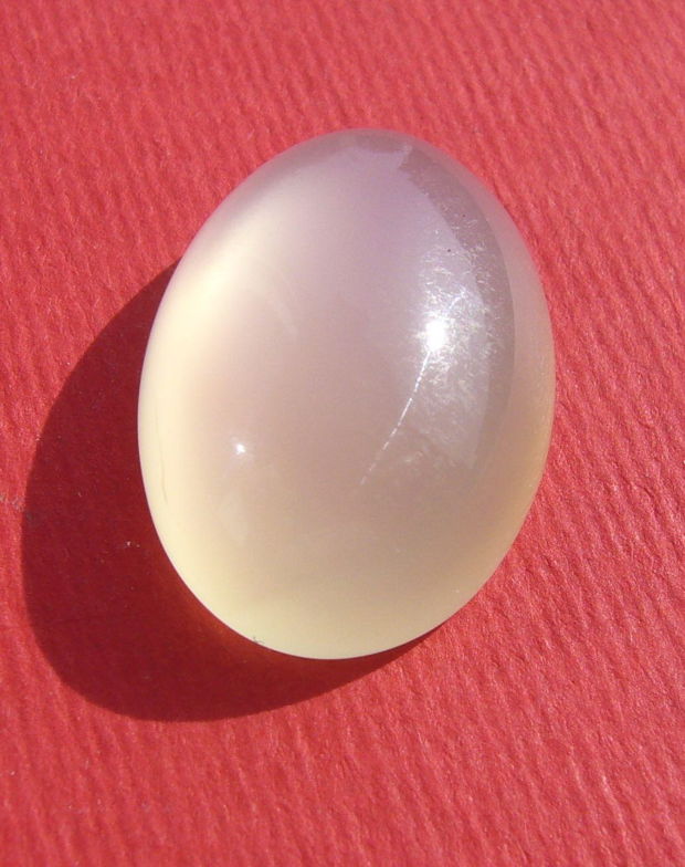 Cabochon agata alb-galbuie aprox 25x18x9 mm