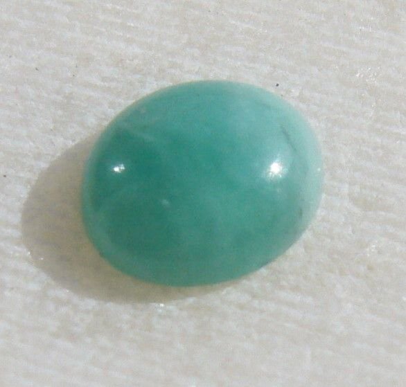 Cabochon oval mic din smarald aprox 6.5x5.5x2.5 mm