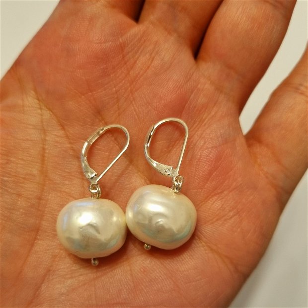Cercei perle albe Madre Perla