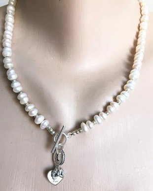 Colier cu perle albe de cultura si accesorii din argint marcat