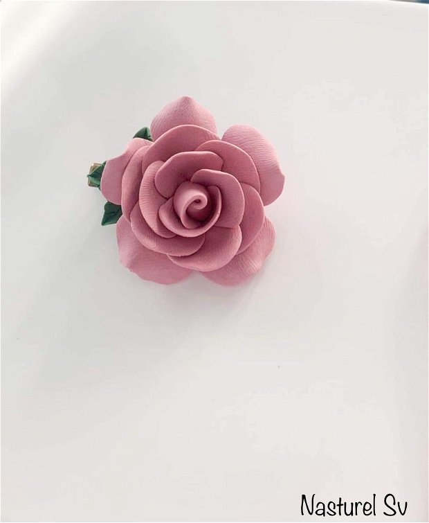 Clamă: Trandafir