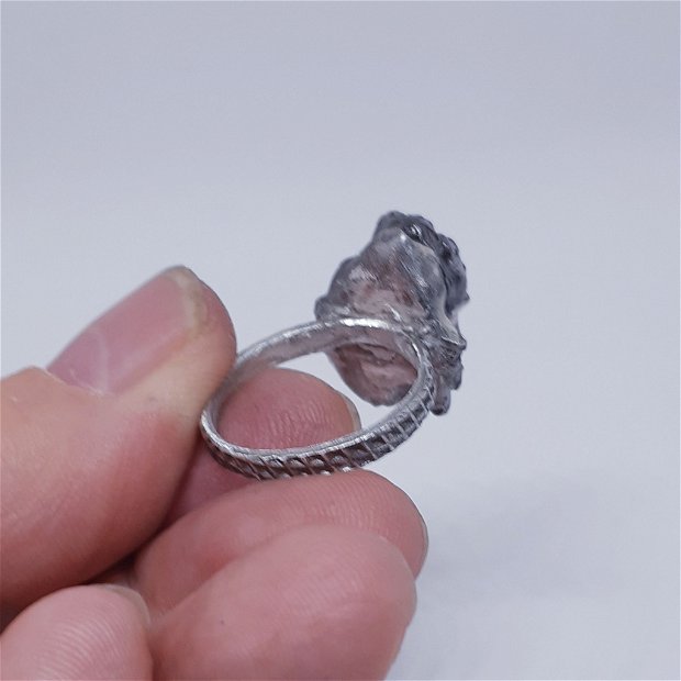 Inel unicat din argint fin, cu design organic si un meteorit