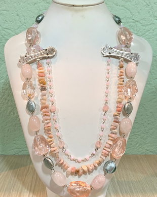 COLIER ~PINK SPRING~ cuarț roz,opal roz,murano,cristale sticla,zamac argintat,accesorii argintate