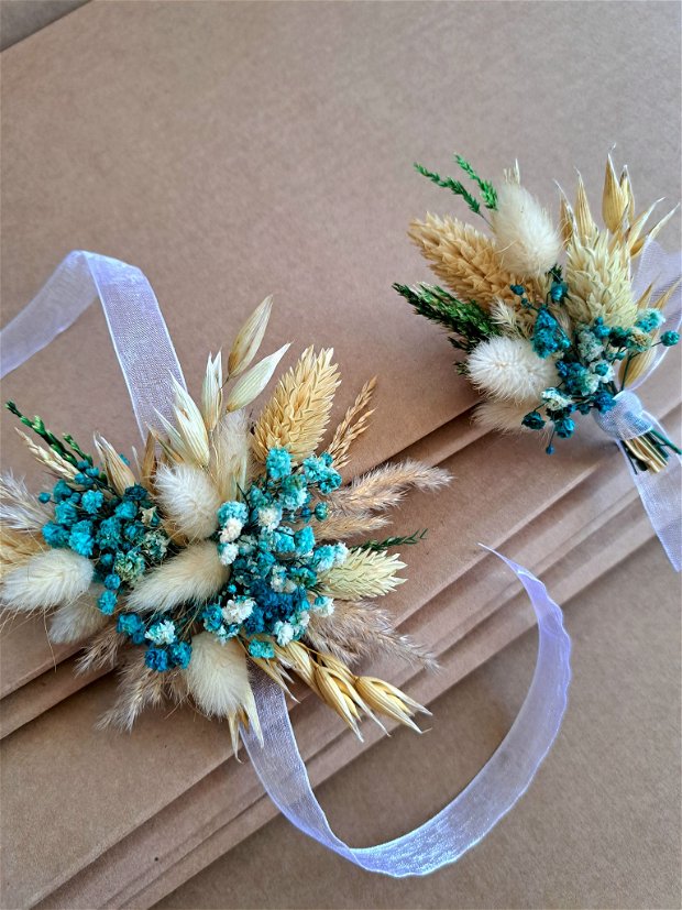 Cocarde nuntă/ Brățări domnișoare onoare-flori naturale uscate și criogenate,  Bej Albastru Turquoise