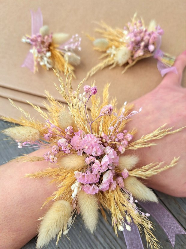 Cocarde nuntă/ Brățări domnișoare onoare-flori naturale uscate și criogenate,  Roz pastel Bej