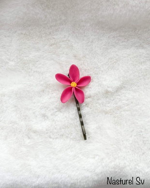 Agrafă: Floare